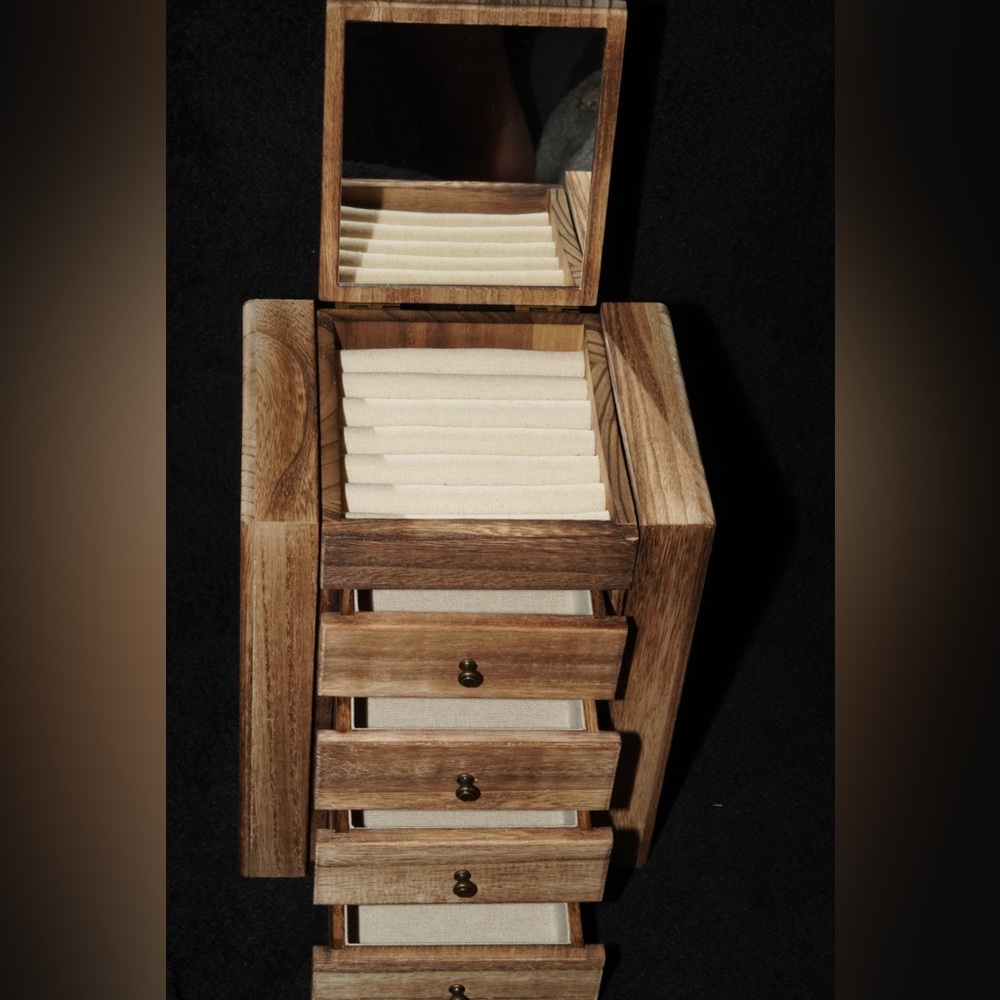 Jewelry chest
